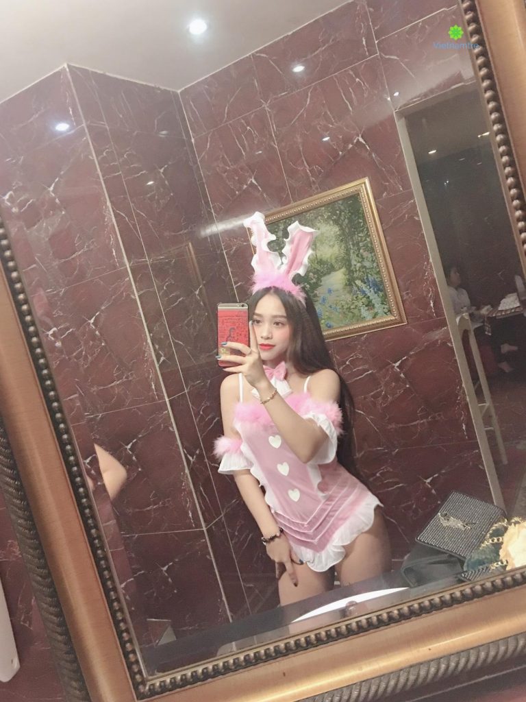 Cô thường xuyên tham gia các show diễn.