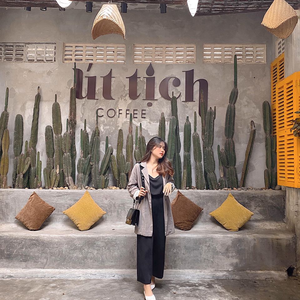 Nhan sắc trẻ trung của cô chủ nhỏ Cát Tường 