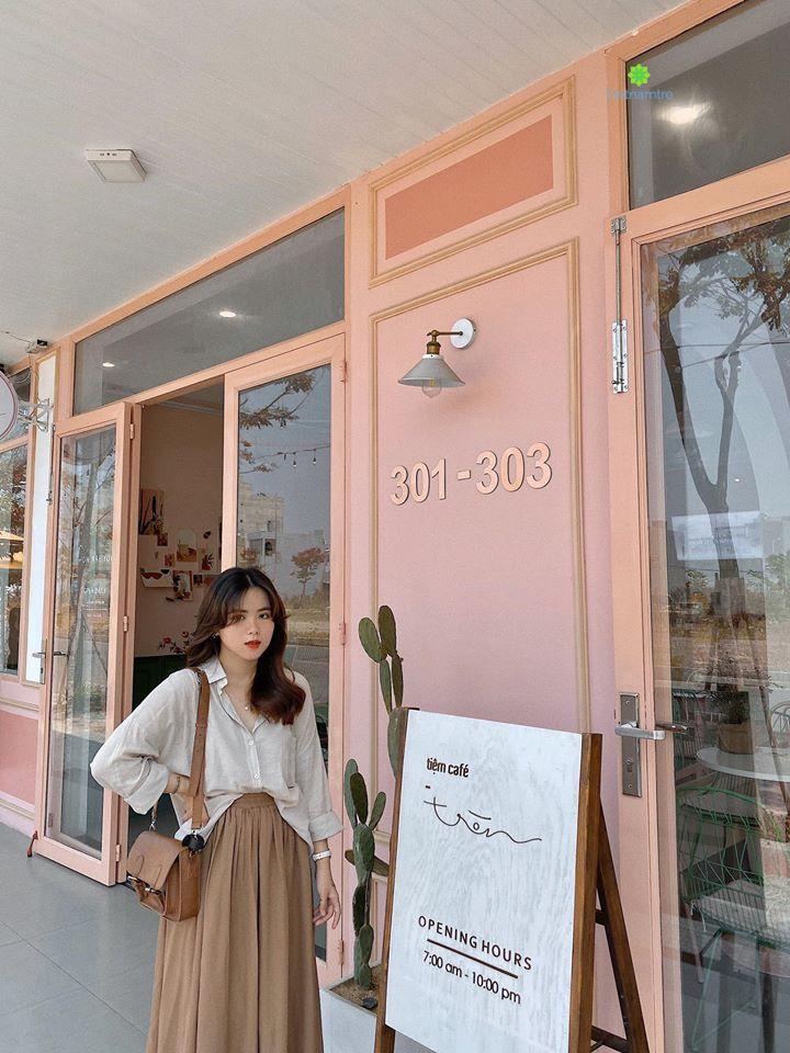 Ngoài đam mê kinh doanh, cô nàng còn có sở thích đọc sách 