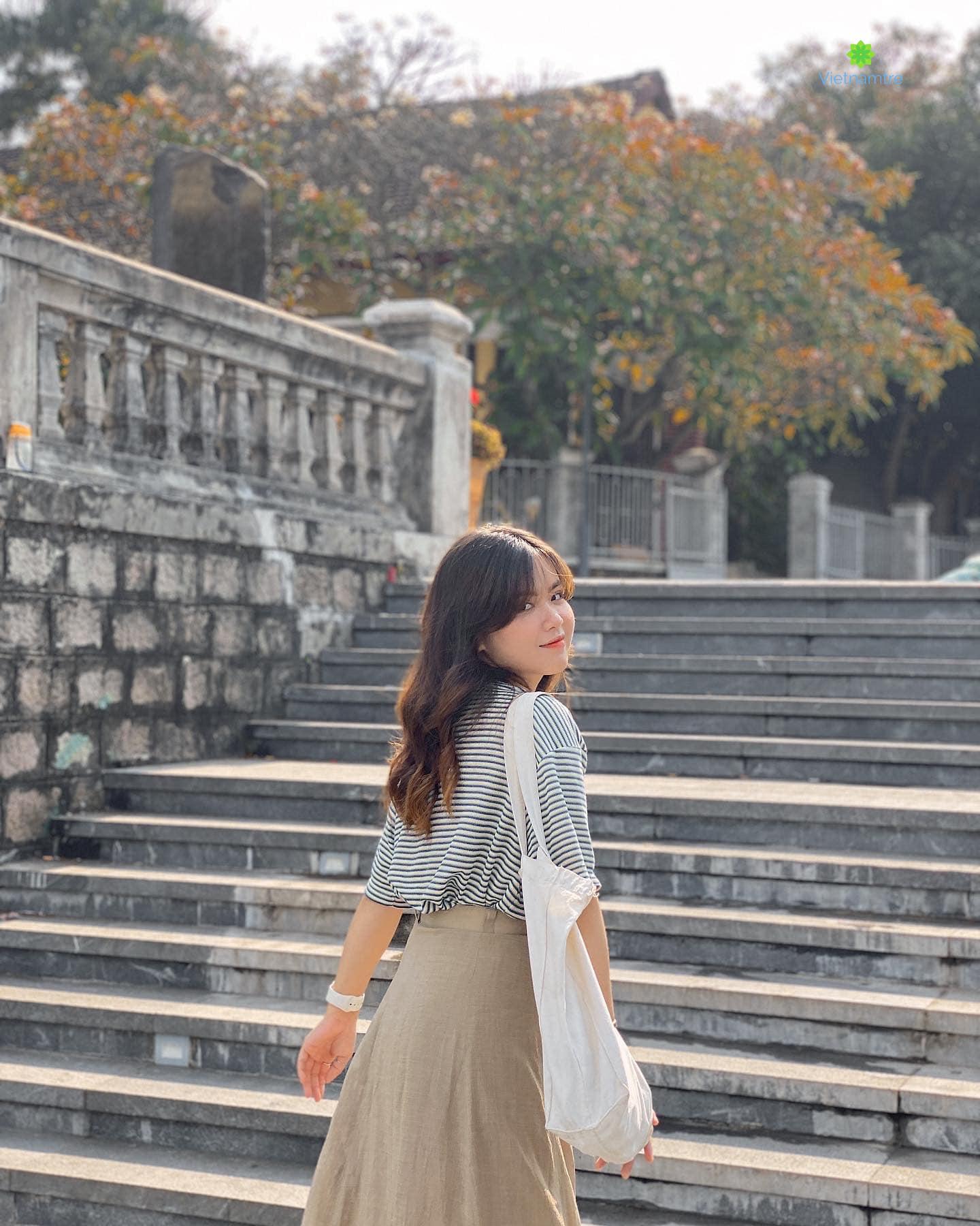 Cô nàng sở hữu gu thời trang trẻ trung đơn giản