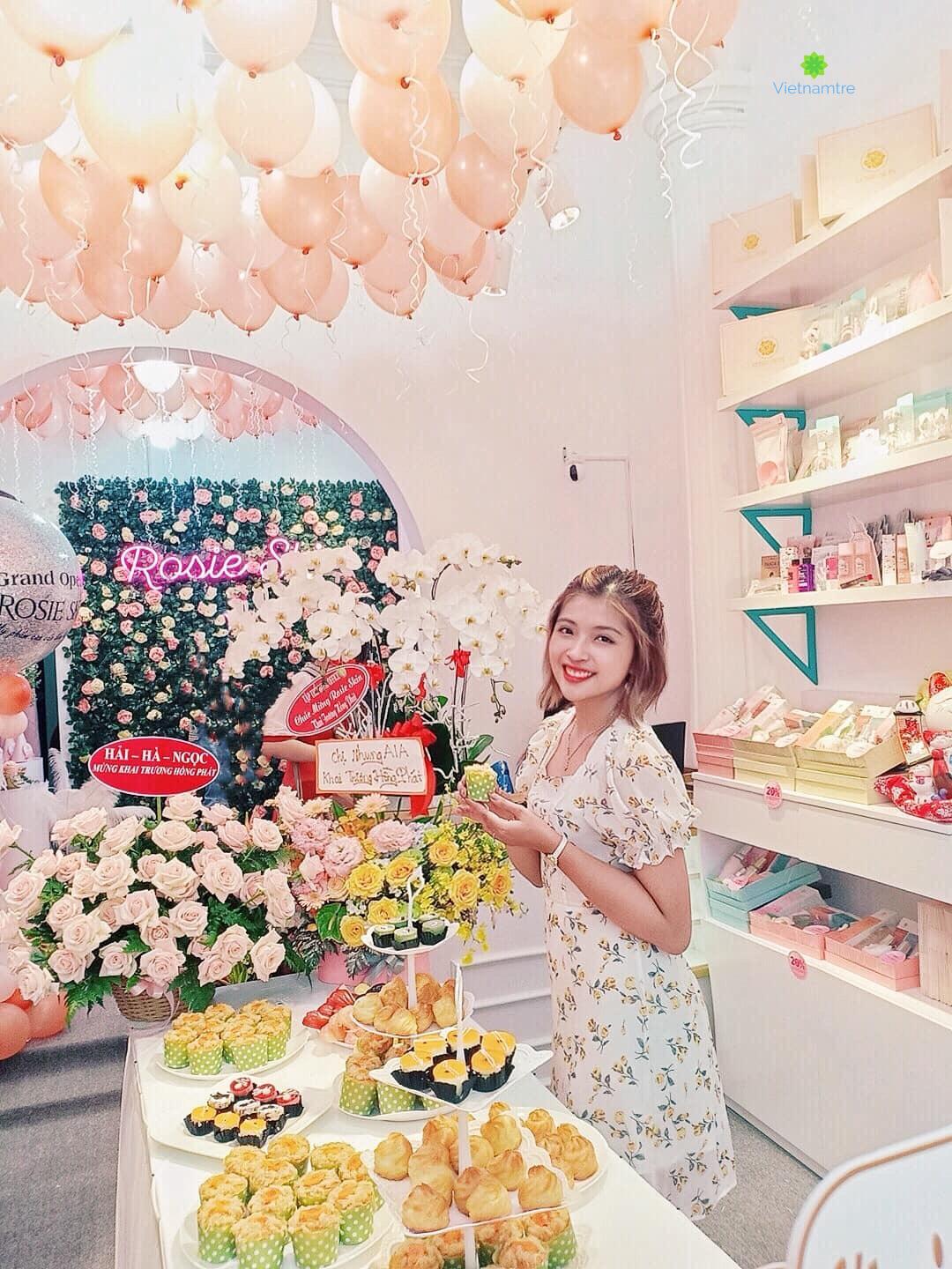 Kim Ngân là gương mặt quen thuộc của nhiều thương hiệu và nhãn hàng nổi tiếng.