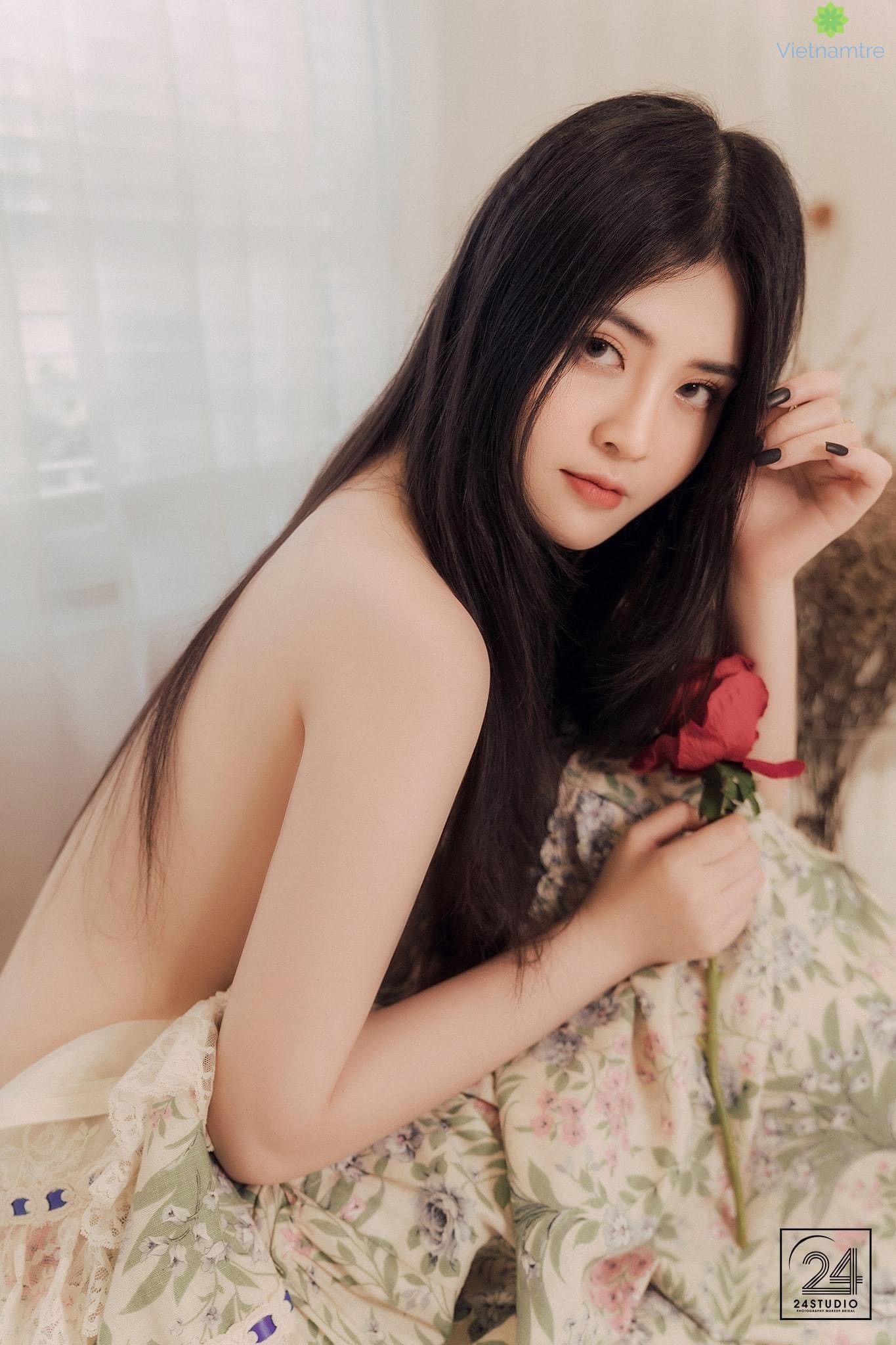 Hot girl Hoài Trinh với đôi mắt lạnh đầy quyến rũ