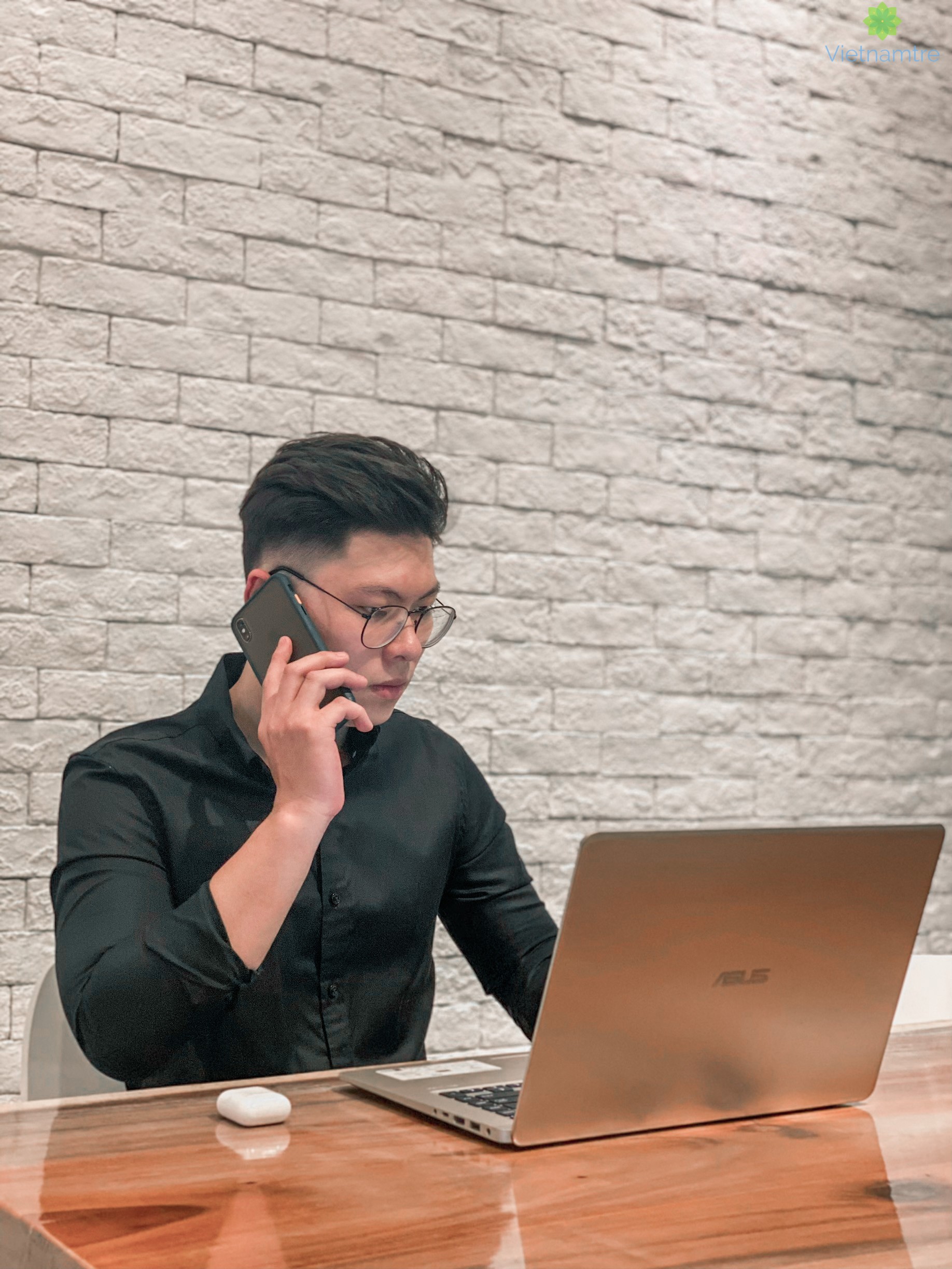 Hình ảnh Phạm Tài chăm chỉ làm việc