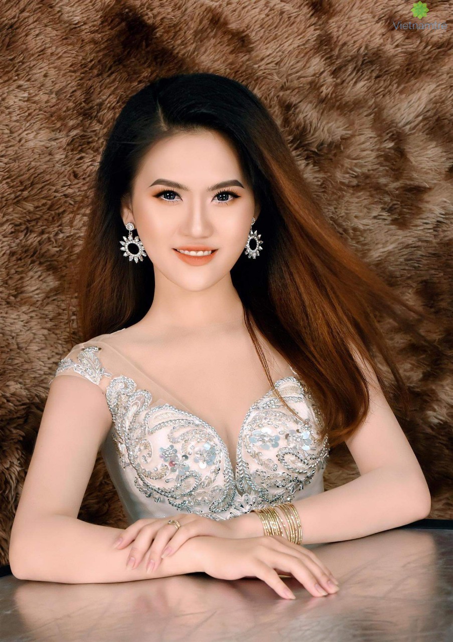 Ngọc Thể - Cô gái 9X xinh đẹp và thành đạt trong kinh doanh online Vip WHite