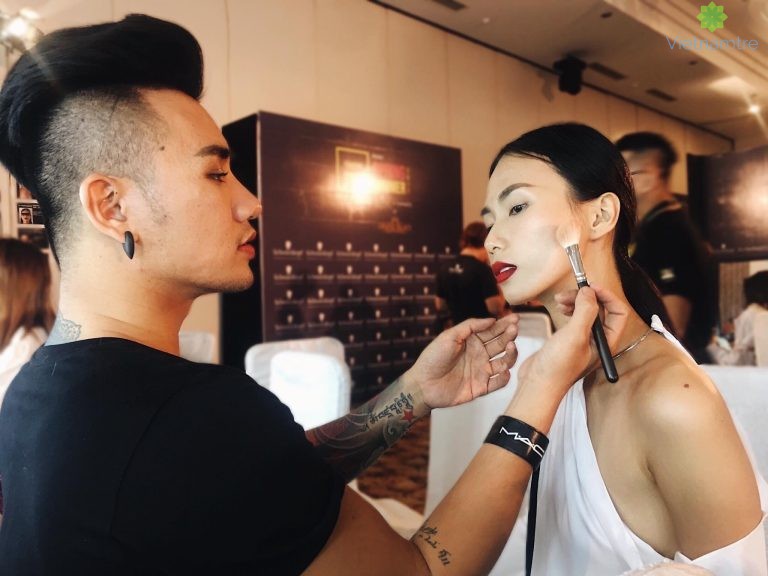 Makeup Artist Bi Tô – Niềm đam mê thời trang và các sải bước trên sàn catwalk