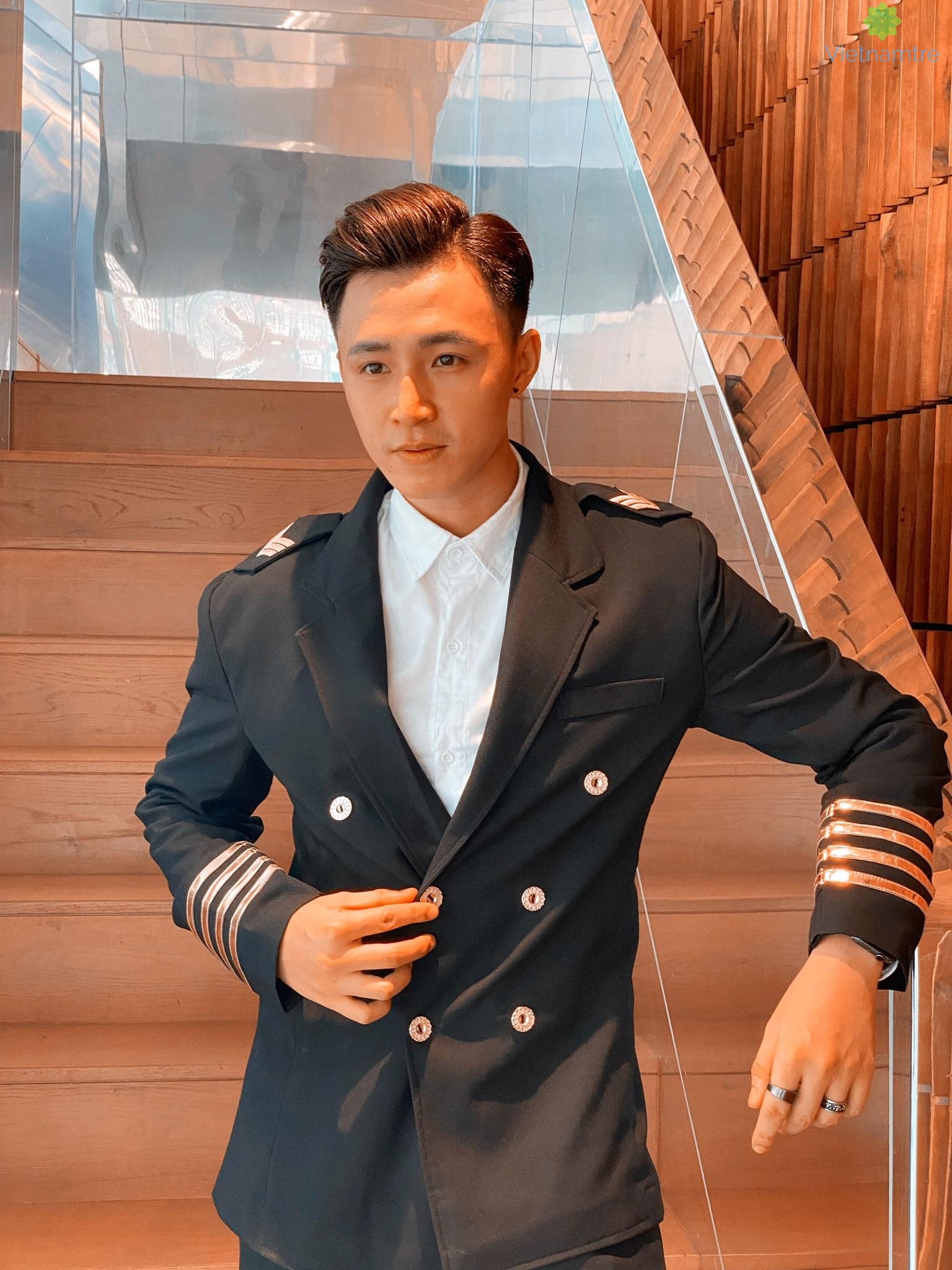 Vẻ ngoài điển trai, năng động