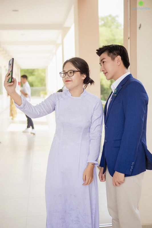 Nét gần gũi của anh được các bạn học sinh quý mến