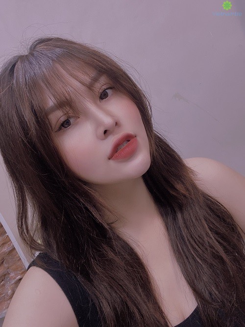 Nhan sắc xinh đẹp của Thuận Triệu