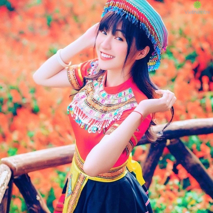 Nữ streamer tài năng với nụ cười đốn tim gây thương nhớ