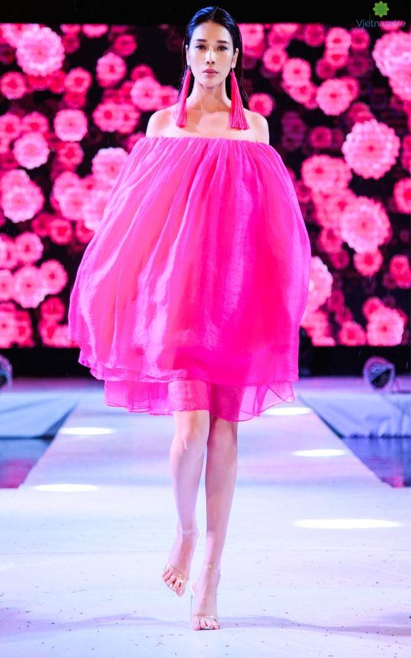 Bùi Thảo Phương Catwalk