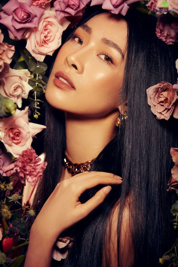 Đôi khi hóa thân thành "Nàng thơ"