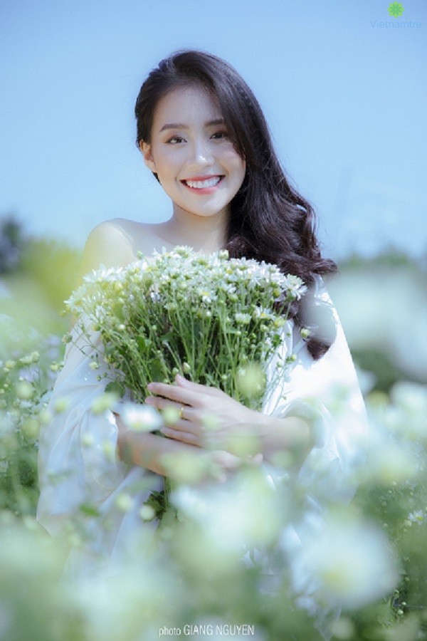 Nụ cười toả nắng của cô nàng cũng chính là "bí kíp" vượt qua thử thách cuộc sống. 