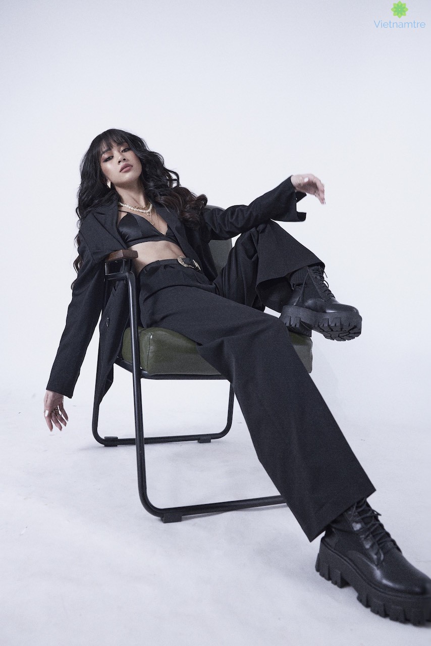 Sự biến hoá không ngừng trong từng shoot hình của người đẹp xứ Huế (Nguồn ảnh từ Mun Truong)