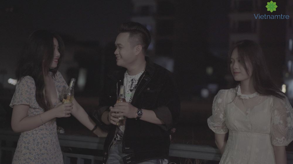 Hé lộ hình ảnh trong MV "Phố Cũ Còn Anh" của ca sĩ Đình Bình và Quinn