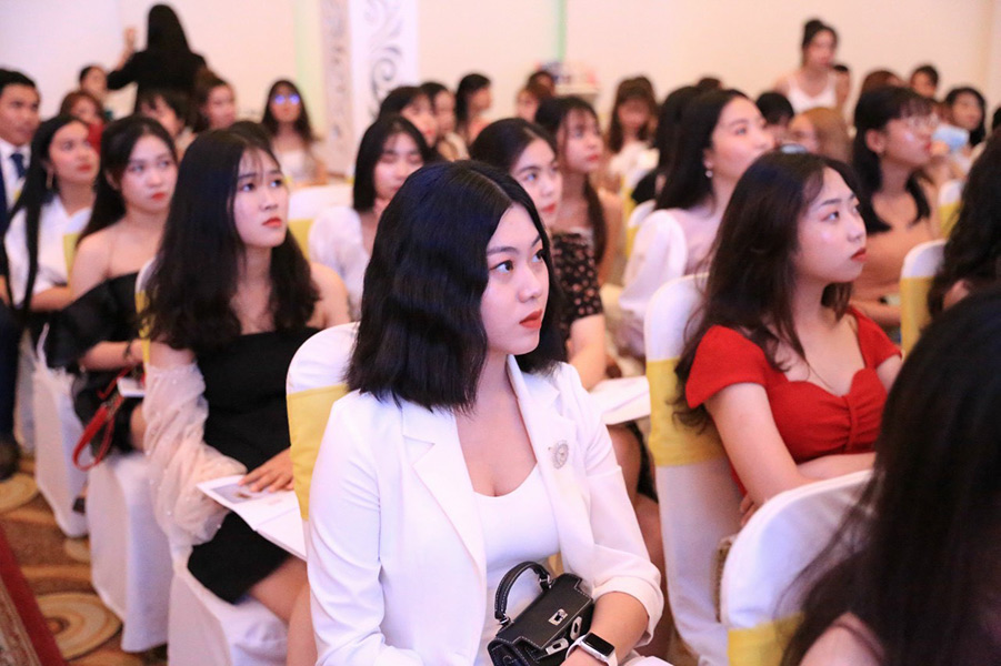 Chuyên gia thẩm mỹ Cao Huyền Trân là cái tên quen thuộc tại các diễn đàn làm đẹp