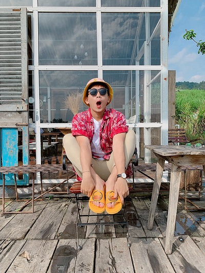 Biểu cảm " thần thánh " không đỡ nỗi của chàng vlogger