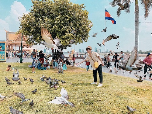 Vlogger Lê Thanh Hoàng Anh với vẻ ngoài bình dị thu hút người xem