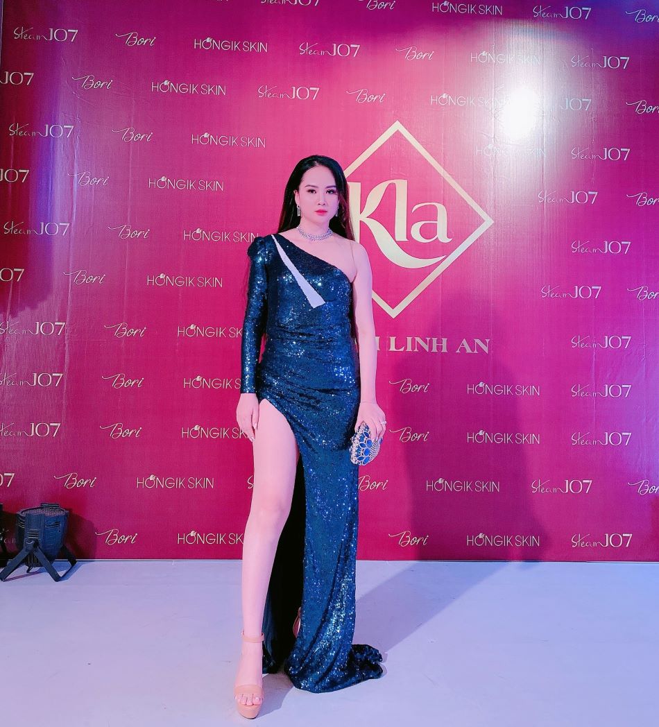 Doanh nhân Đặng Thị Hằng xuất hiện lộng lẫy trong bộ váy xinh đẹp