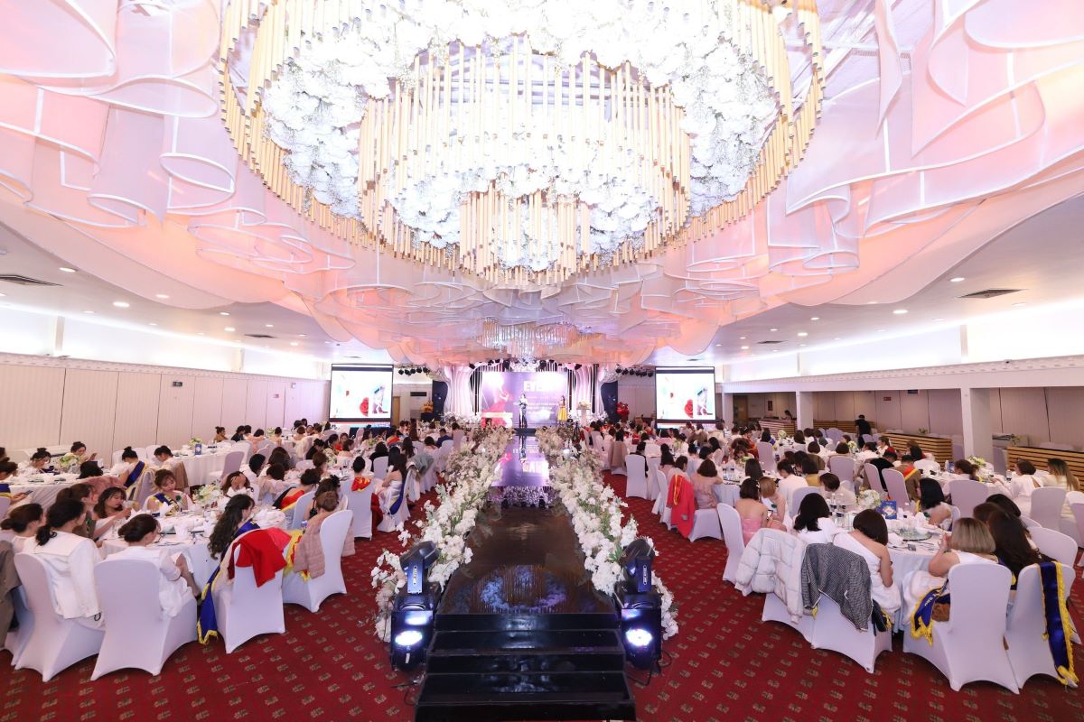 Đêm hội Doanh Nhân Vàng là tâm huyết của chị Hằng và cả công ty