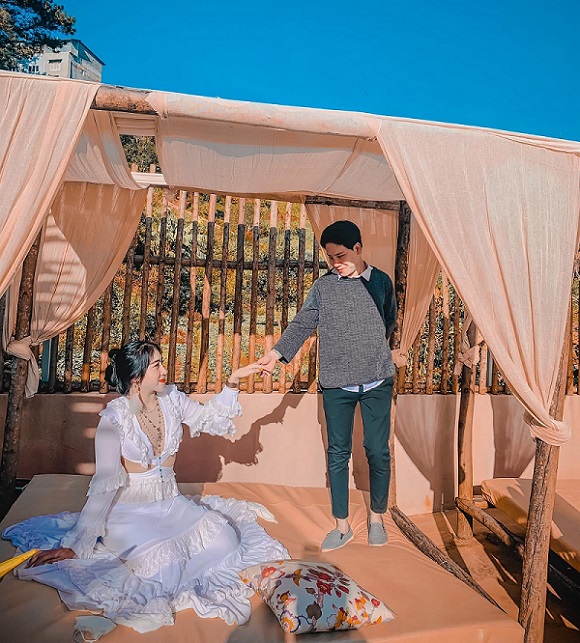 Cô gái lãng mạn, yêu thiên nhiên