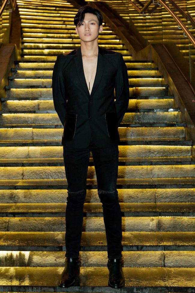 Vẻ đẹp cuốn hút của anh chàng