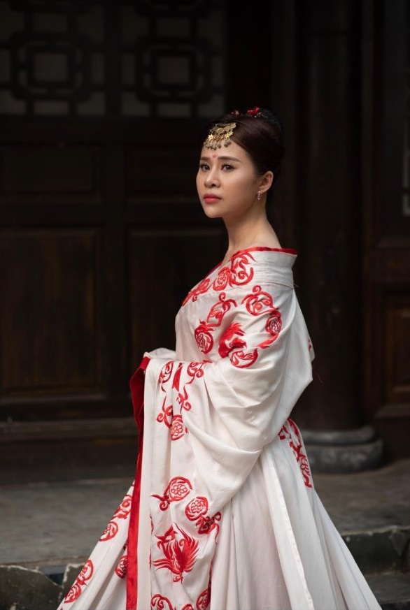 Trong khi đó, cô bạn thân Candy lại nổi bật với khuôn mặt tròn đầy phúc hậu