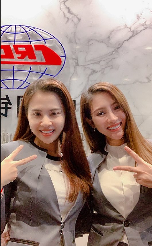 Hot girl CiCi Littel và cô bạn Candy khắng khít như chị em một nhà