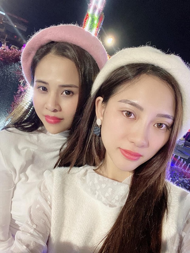 Hai cô nàng luôn đồng hành cùng nhau trong cuộc sống