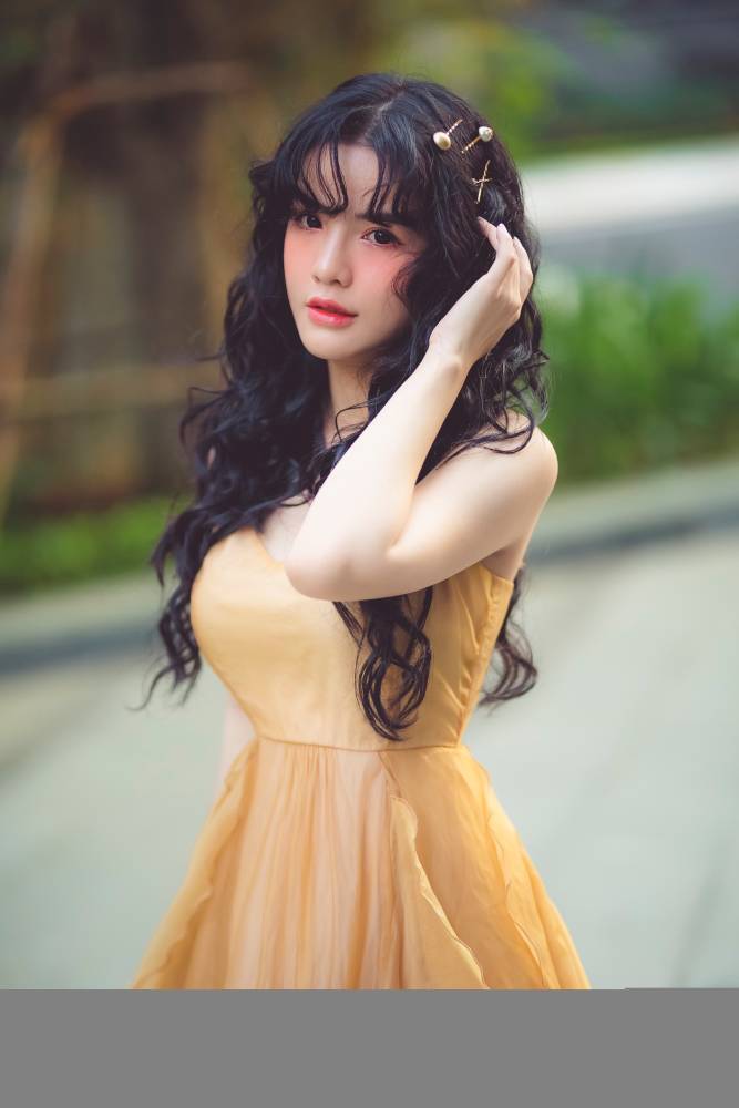 Nét đẹp đằm thắm, quyến rũ của người mẫu qua “bàn tay Vàng” Huỳnh Khải