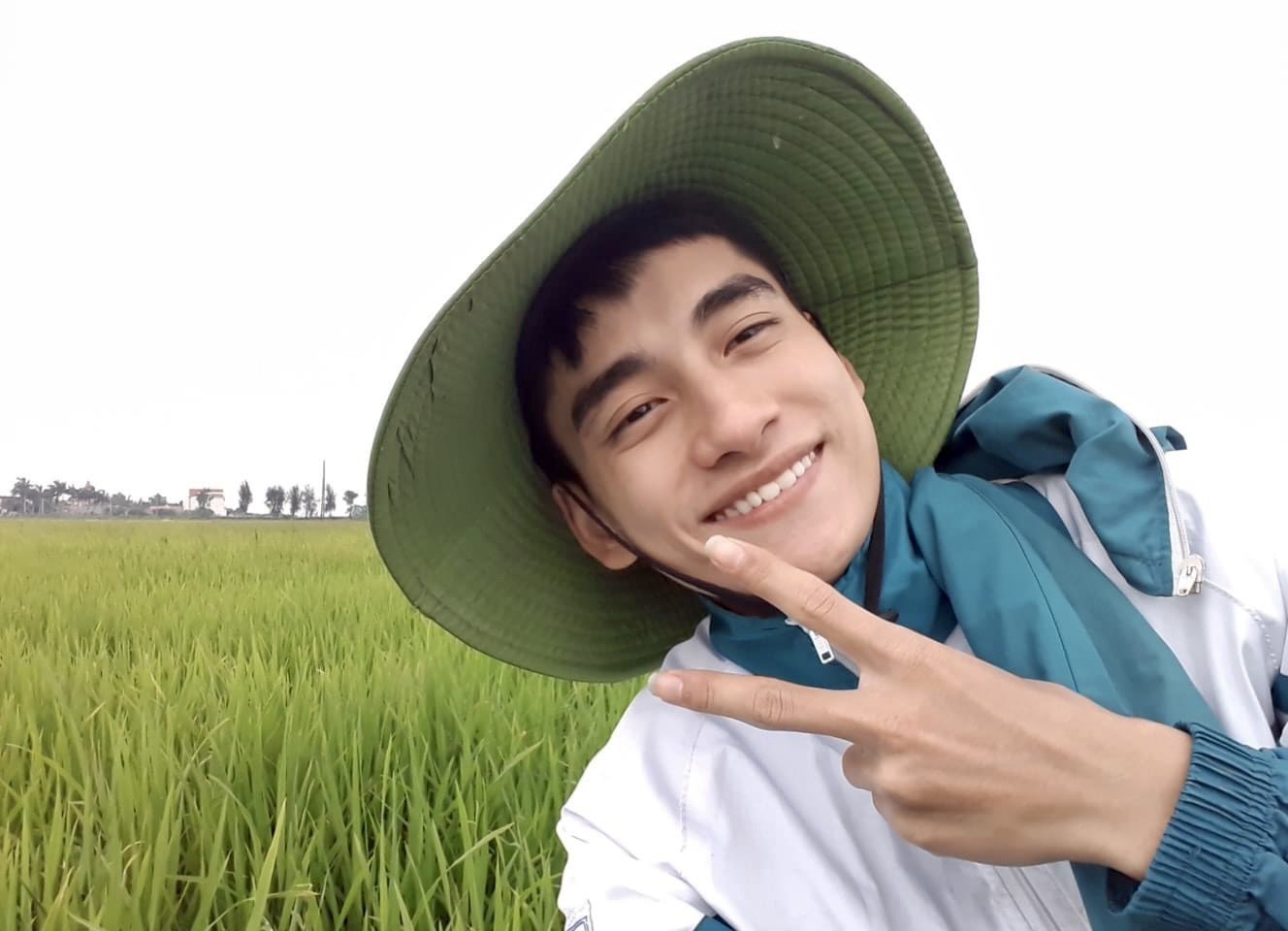 10X với nụ cười "đốn tim" bao cô gái