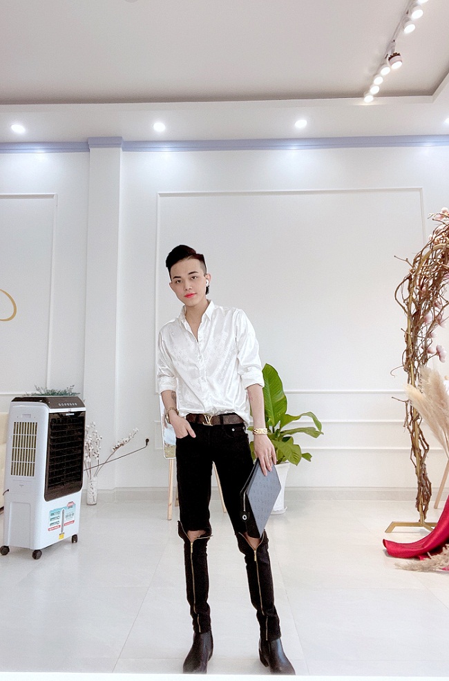 Hồng Sơn luôn mang năng lượng tích cực đến với cộng đồng.