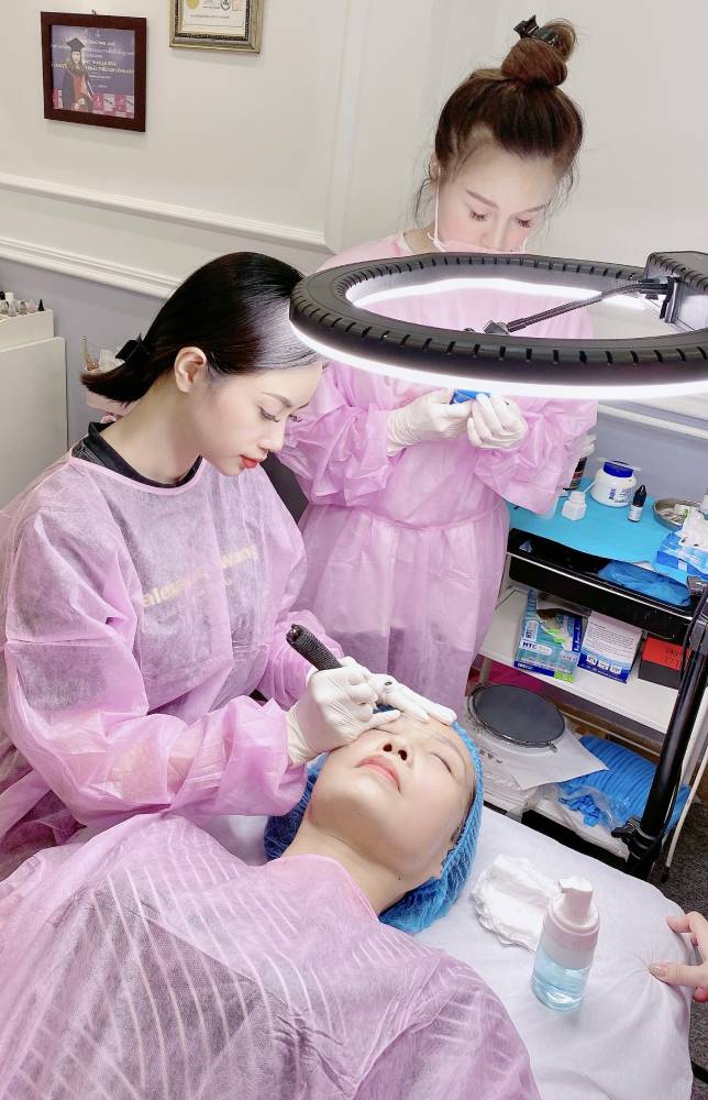 Học viên sẽ được thực hành trực tiếp trên mẫu thật để quen tay nghề