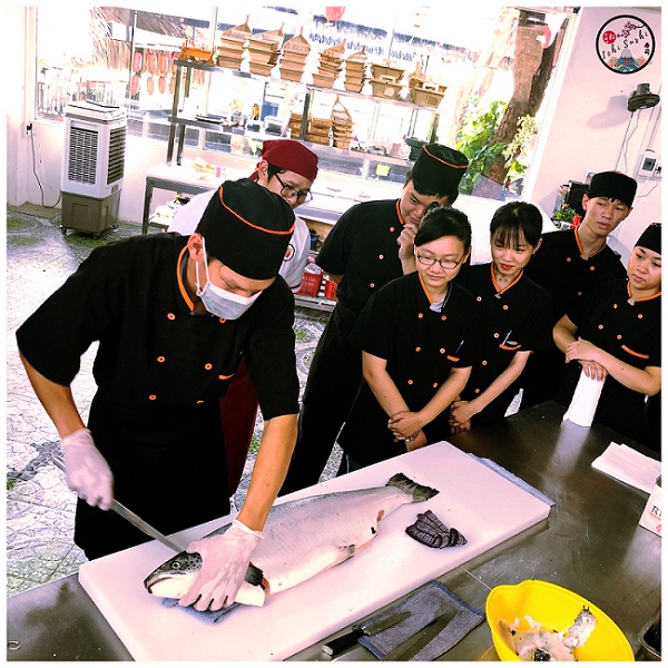 Học viên khi theo học sẽ luôn được các giảng viên theo sát và hướng dẫn kĩ càng