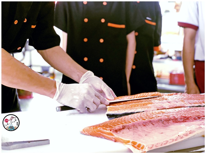 3Ri Ichi Sushi luôn sử dụng nguyên liệu tươi ngon nhất phục vụ bữa ăn của khách hàng