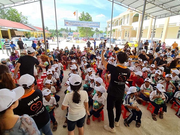 Buổi từ thiện nhận được sự ủng hộ của rất nhiều người 