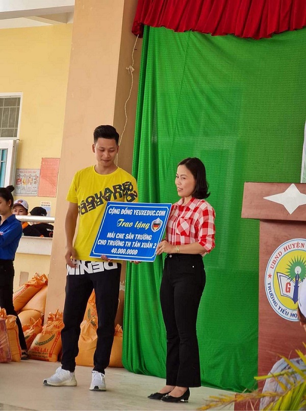 Hội yêu xe Đức chuẩn bị rất nhiều phần quá cho các em nhỏ