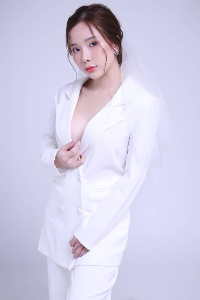 Cô gái trẻ Thảo Trần gây ấn tượng với chúng tôi với ngoại hình khả ái và nụ cười thân thiện