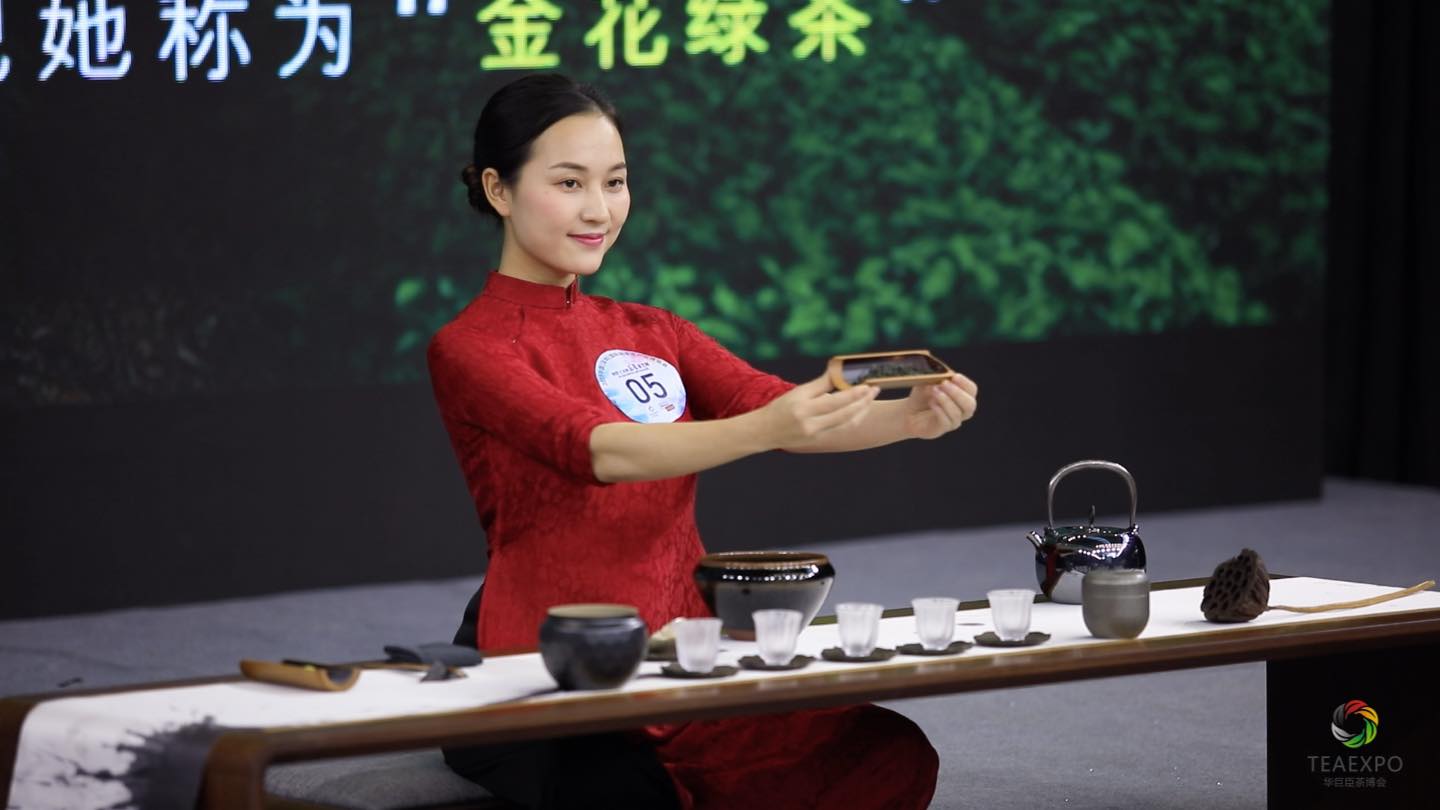 Trần Thanh Trang đầy tự tin tại một cuộc thi về trà đạo tại Trung Quốc