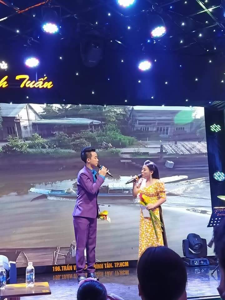 Minh Khang Ca sĩ trẻ với giọng ca ngọt ngào khi trình diễn các ca khúc dân ca trữ tình