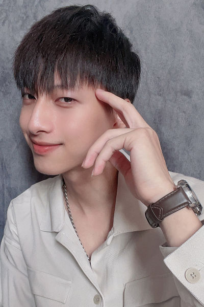 Chàng hotboy có vẻ ngoài điển trai 