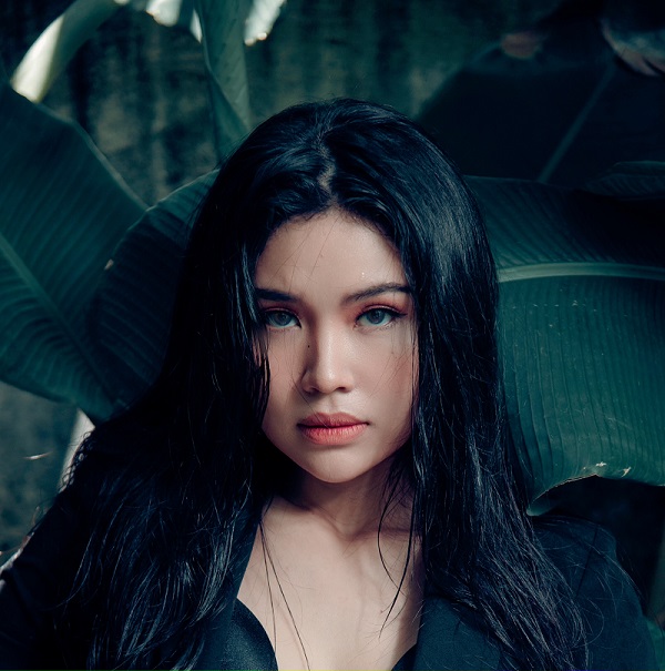 Cô nàng KOL với vẻ ngoài xinh đẹp