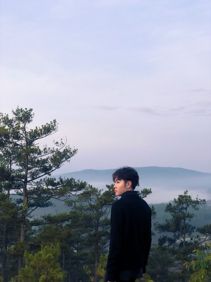 Anh chàng có vẻ ngoài điển trai.