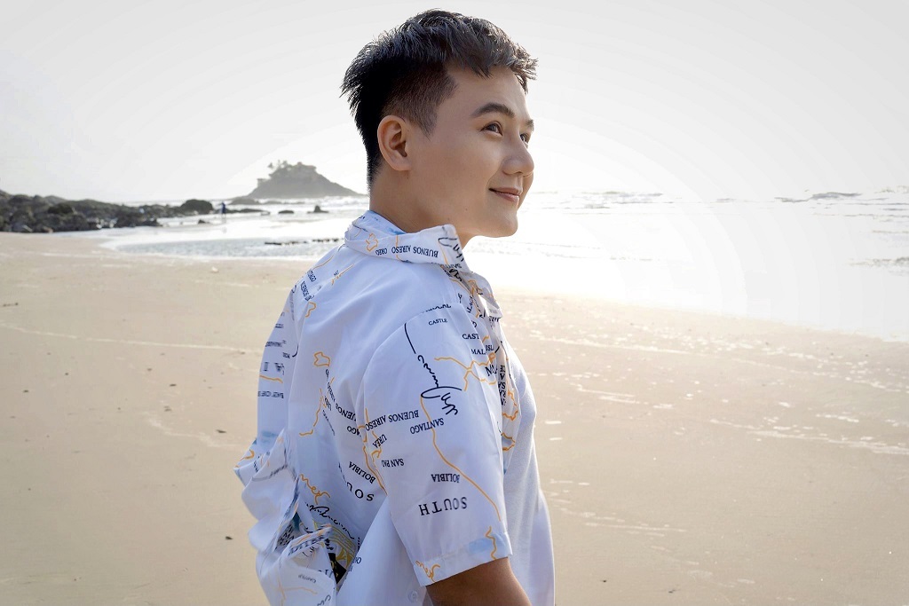 Ca sĩ Lê Quốc Anh - Nụ cười ấm áp của chàng trai