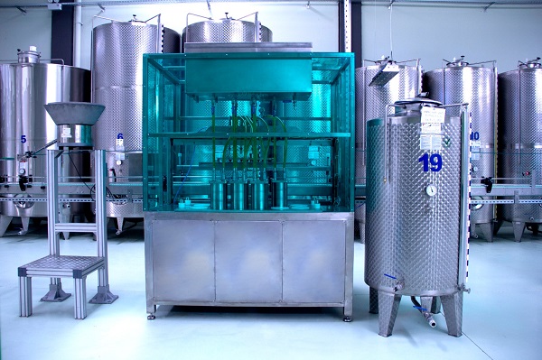 Dầu ô liu Infinitum Thổ Nhĩ Kỳ được sản xuất trong dây chuyền hiện đại