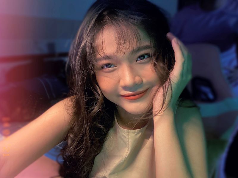 Nụ cười duyên dáng và ánh mắt hút hồn người nhìn của Kiều Chi