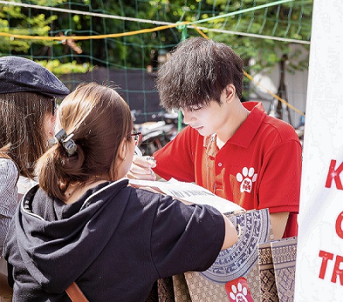 Hotboy Bế Long Nhật với tấm lòng nhân hậu luôn giúp đỡ những người gặp khó khăn