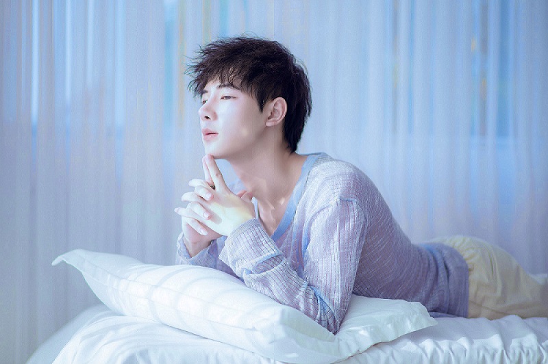 Chàng trai trẻ với gương mặt không góc chết