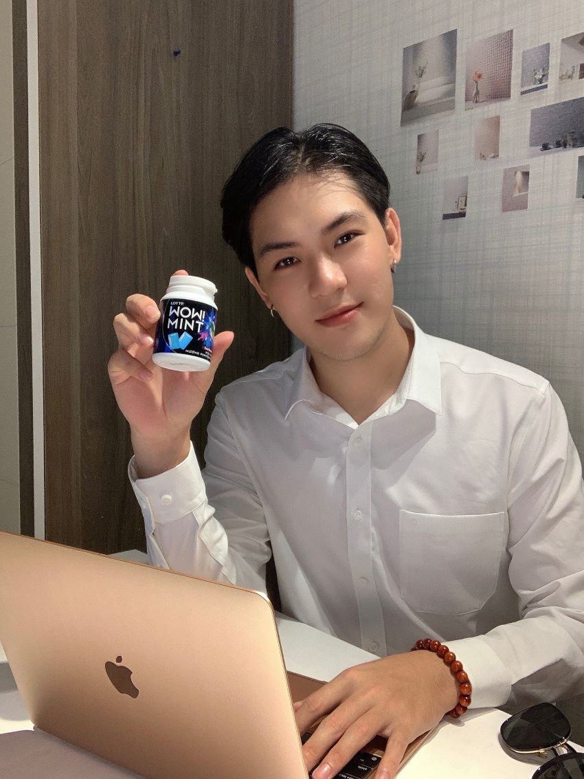  Vẻ ngoài điển trai của Hồng Quân