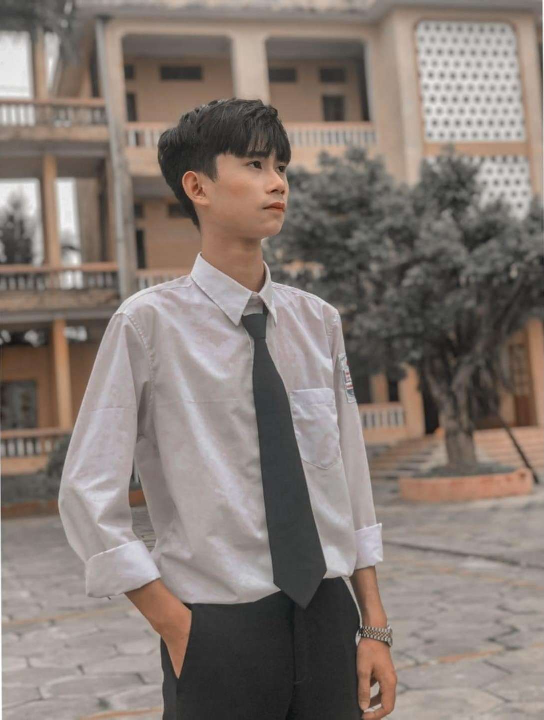 Vẻ điển trai, lãng tử của Vương Hoàng Vận