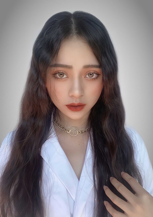 Vẻ đẹp sắc sảo của Thu Hiền